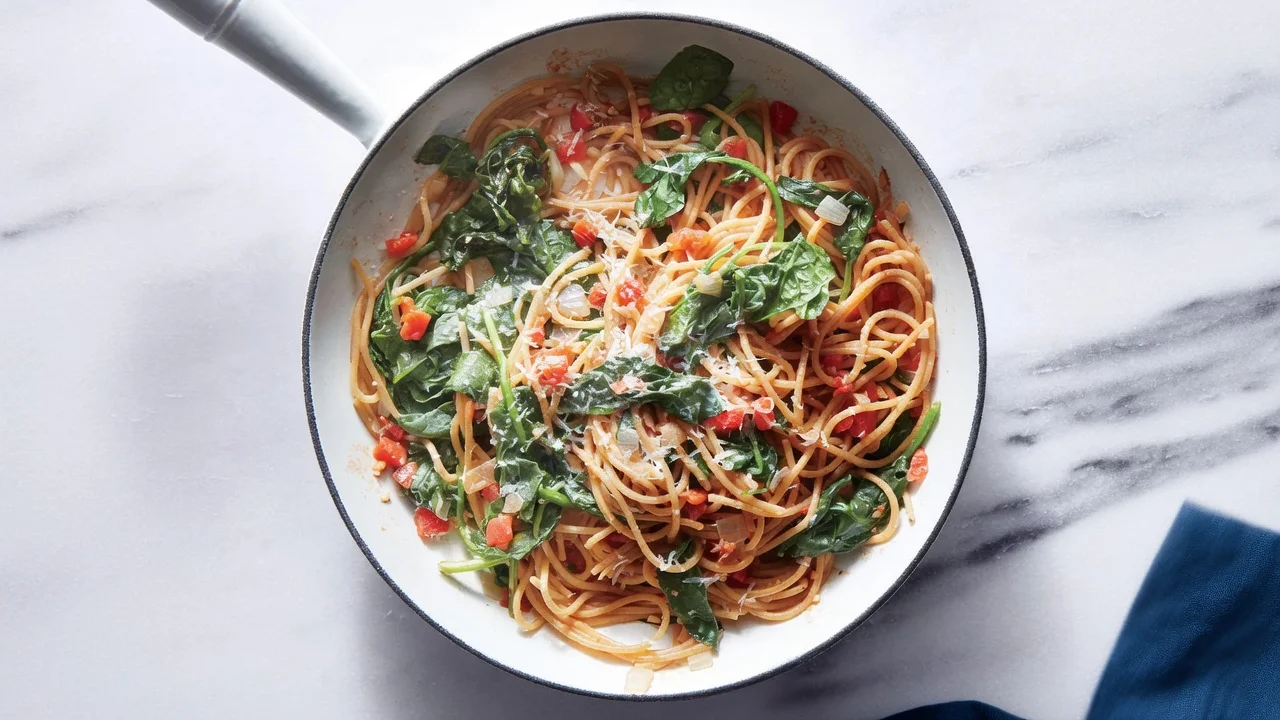 One-Pot Pasta With Spinach and Tomatoes